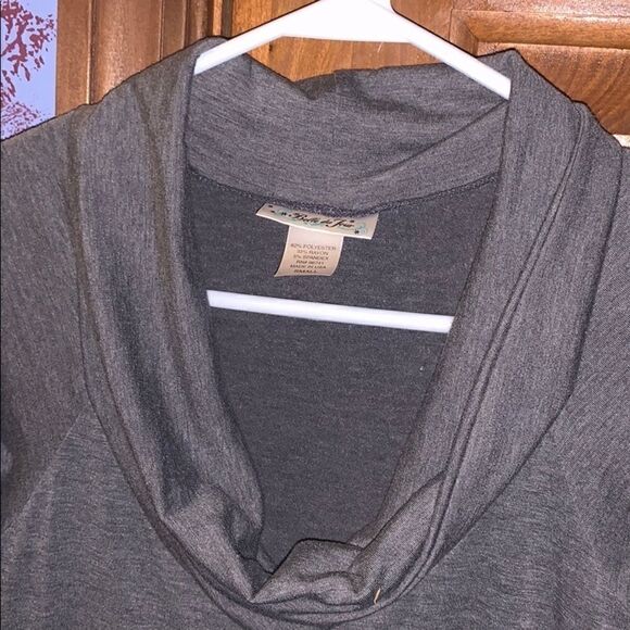 Shirt size small   - Picture 6 of 6